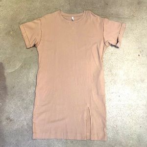Oversized T-shirt Dress in Taupe